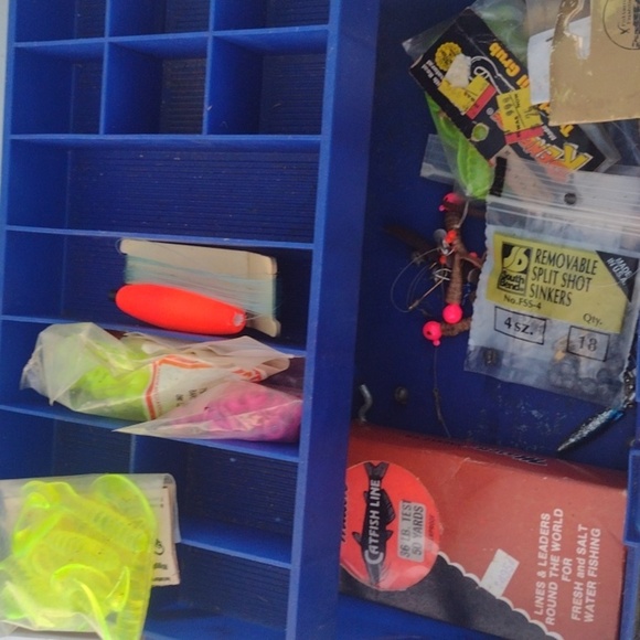 Plano 3100Blue Tackle Box& Tackle - Picture 4 of 6